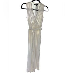 Elegant White Sleeveless Dress